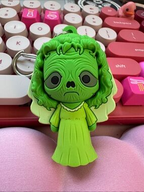 3/$6 🔥 Beetlejuice Barbara Maitland Dead Bride Warner Bros Vinyl Keychain Charm